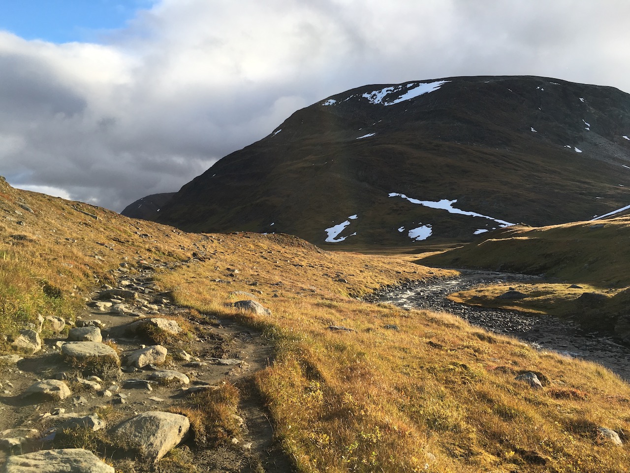 Kungsleden Elisabet BArnes UltraCoach on way to Salka